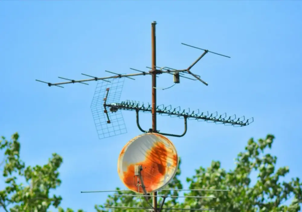 Mała antena satelitarna - czy warto? Wybierz mądrze!