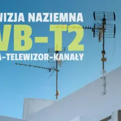 Dwie anteny telewizyjne combo na dachu, gotowe do odbioru DVB-T2.