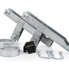 Metalowa obejma kominowa do anteny, z taśmami i śrubami. Solidny uchwyt do montażu.