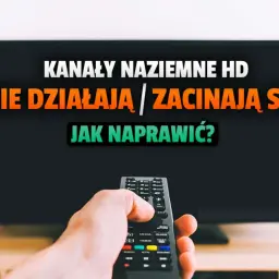 Telewizor pokazuje napis "Kanały naziemne HD nie działają / zacinają się. Jak naprawić?". Pilot w dłoni sugeruje próbę rozwiązania problemu.