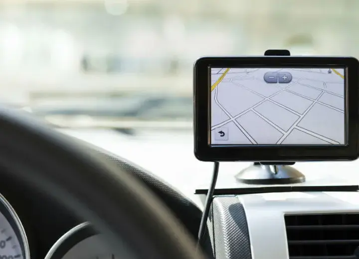 Najlepsze miejsca montażu anteny GPS do nawigacji w samochodzie