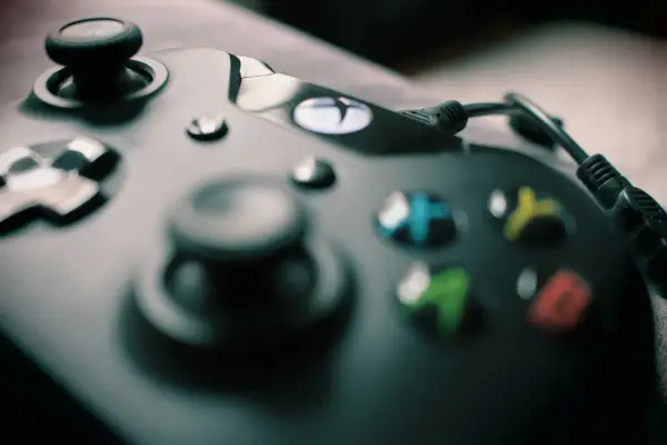Jak podłączyć Xbox do monitora - proste kroki i ważne wskazówki