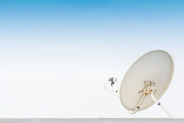 Profesjonalny montaż anten w Katowicach. Satelita gotowa do odbioru sygnału.