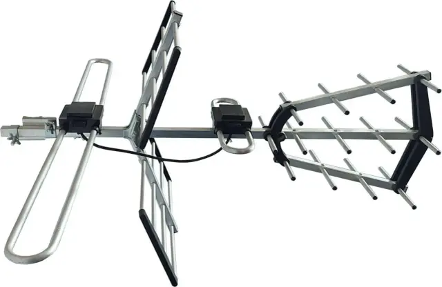 Antena UHF i VHF z elementami odbiorczymi, gotowa do montażu.